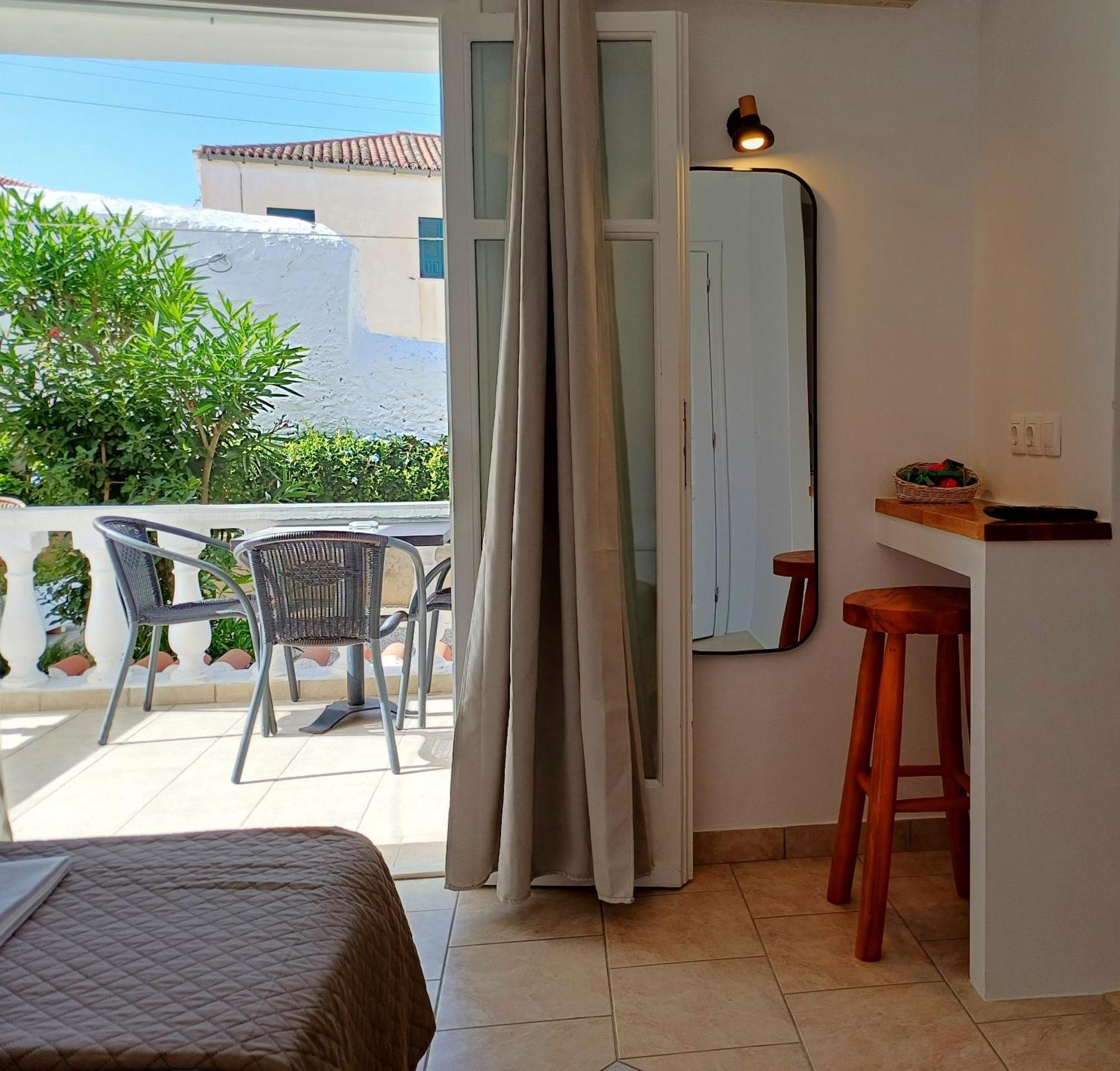 Villa Margarita Spetses Town ภายนอก รูปภาพ